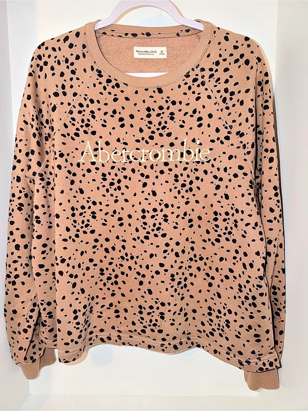 Abercrombie & Fitch Animal Print Long Sleeve Size XL Like New